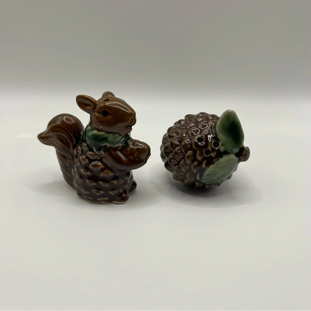 Vintage Squirrel & Acorn Salt and Pepper Shakers Woodland Rustic Kitchen Decor